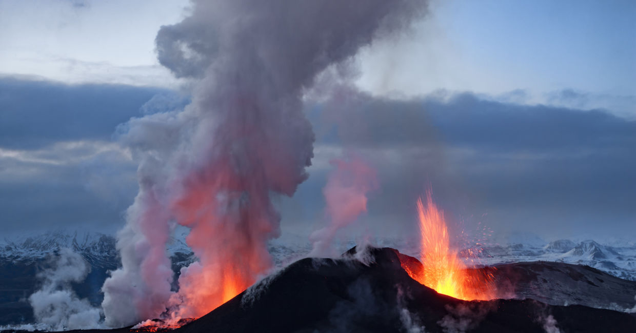 冰岛埃亚菲亚德拉火山喷发