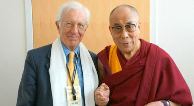 “为幸福而行动”的创始人理查德·莱亚德和该组织的赞助人达赖喇嘛。