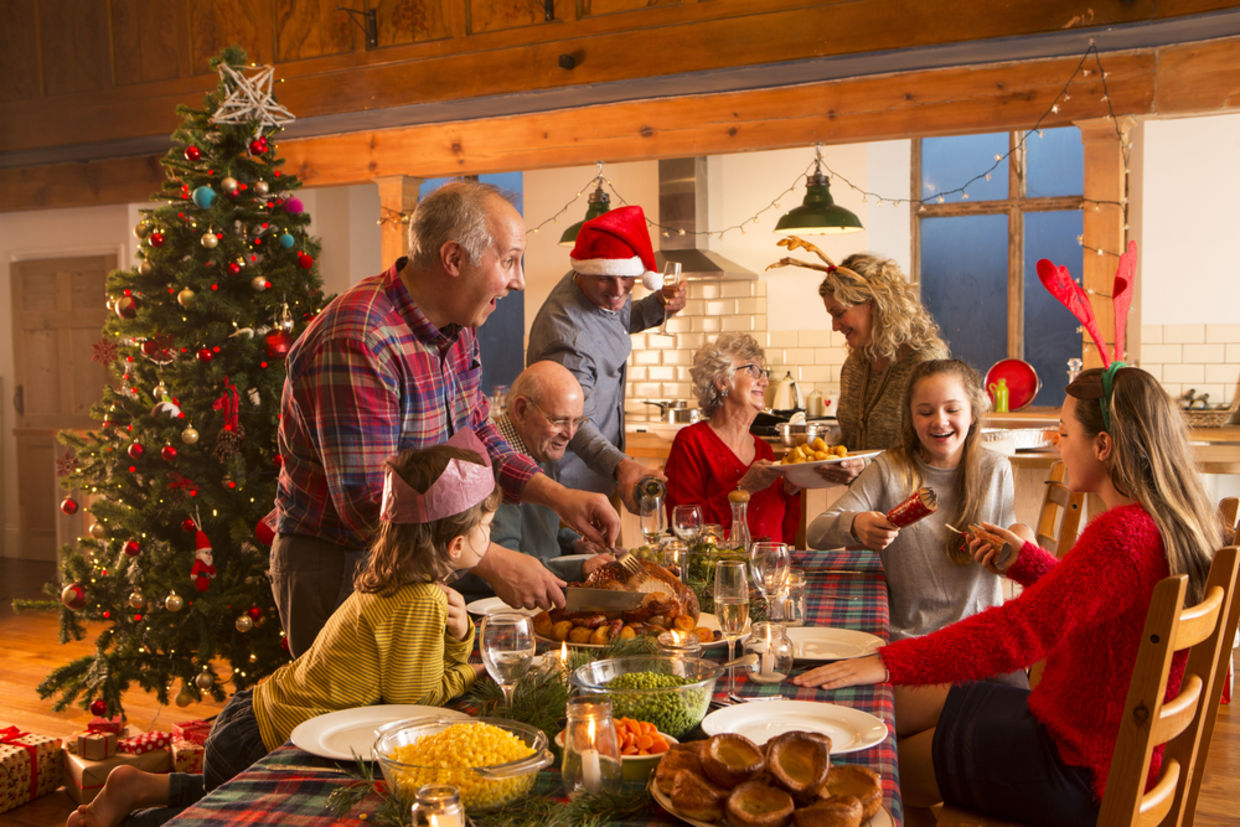 这个假日季节，享受快乐，不完美的时刻，并说再见到压力。（Shutterstock）